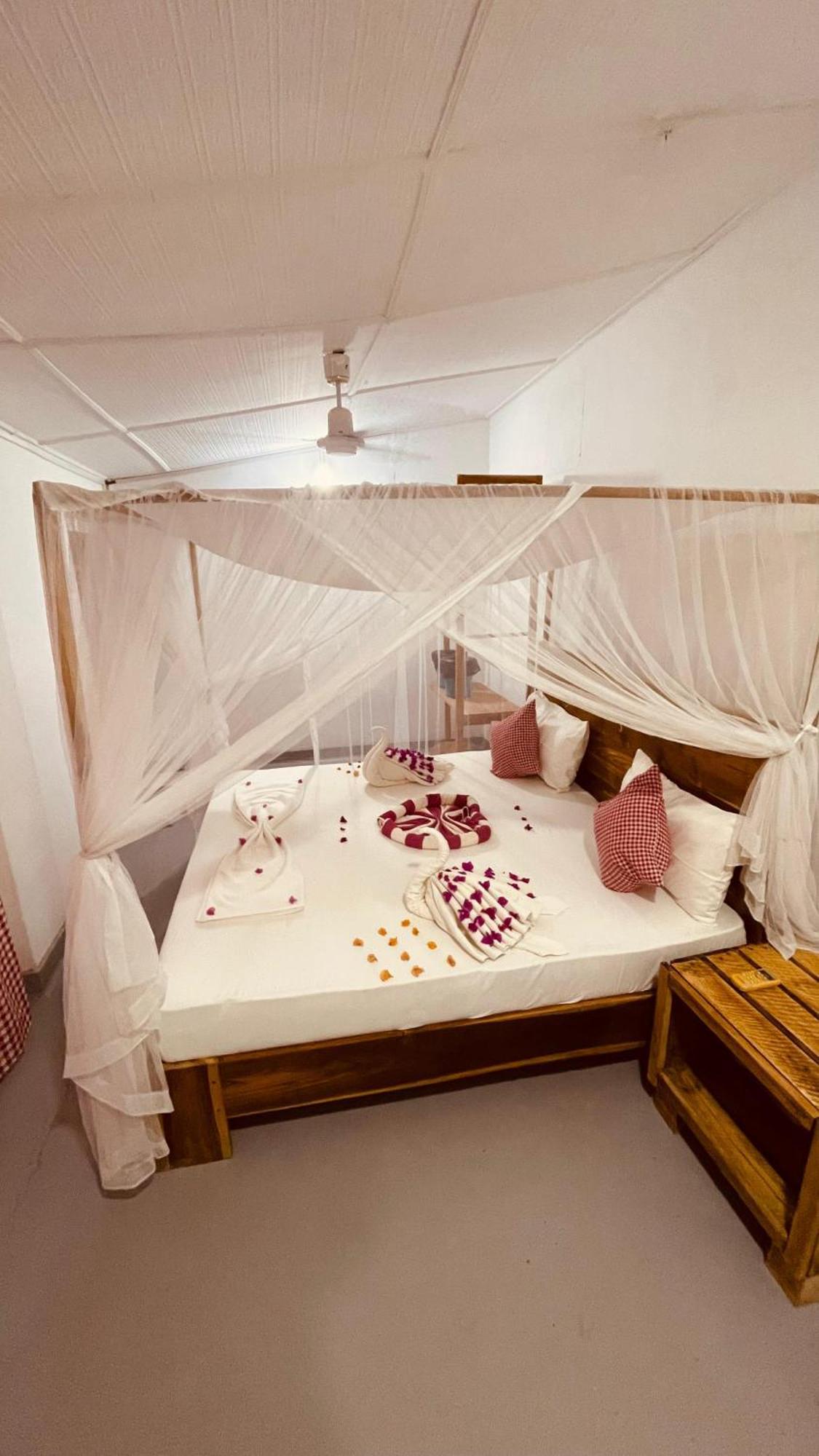 Swiss Kiss Beach Resort Uppuveli Exterior foto