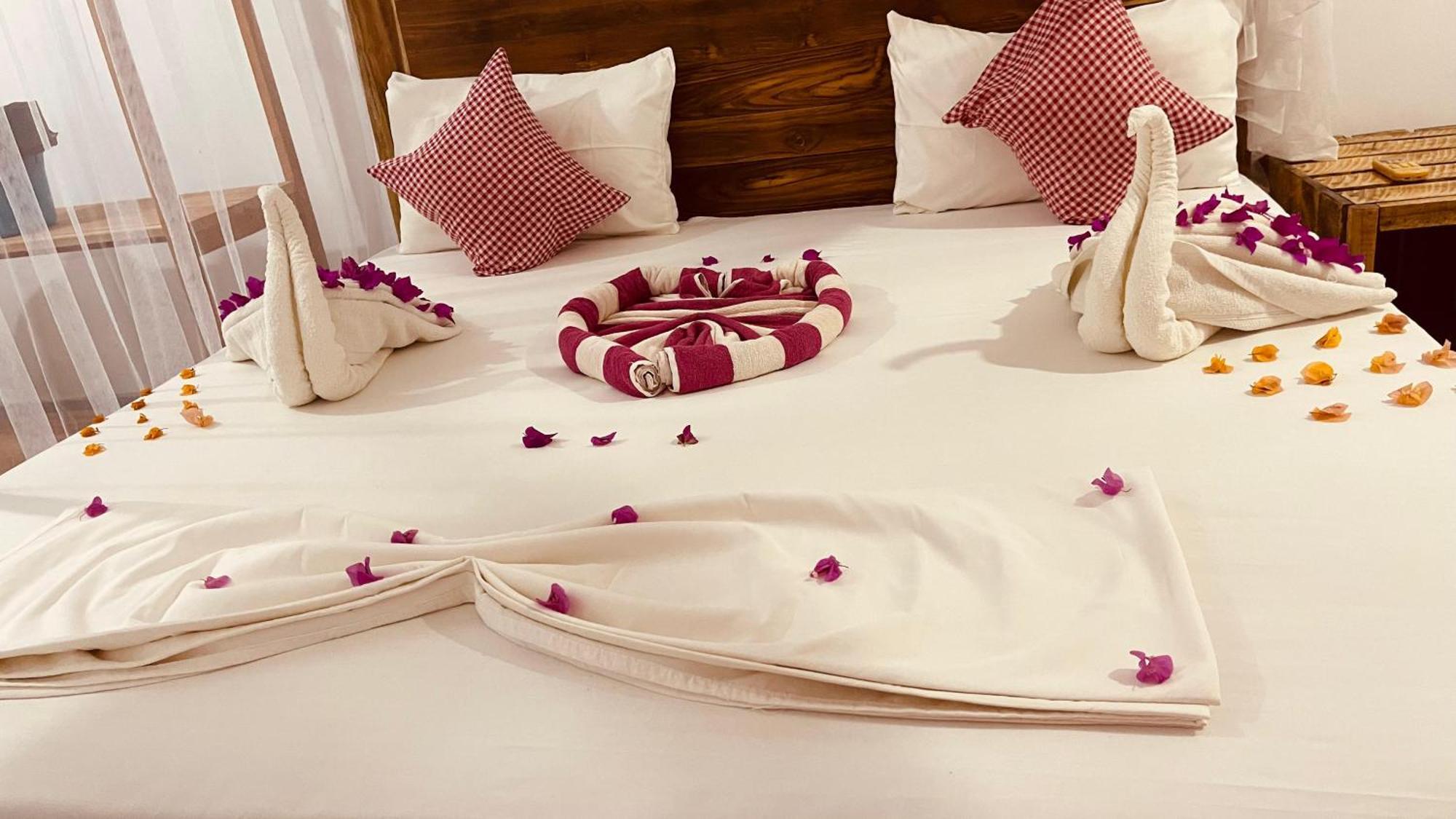 Swiss Kiss Beach Resort Uppuveli Exterior foto