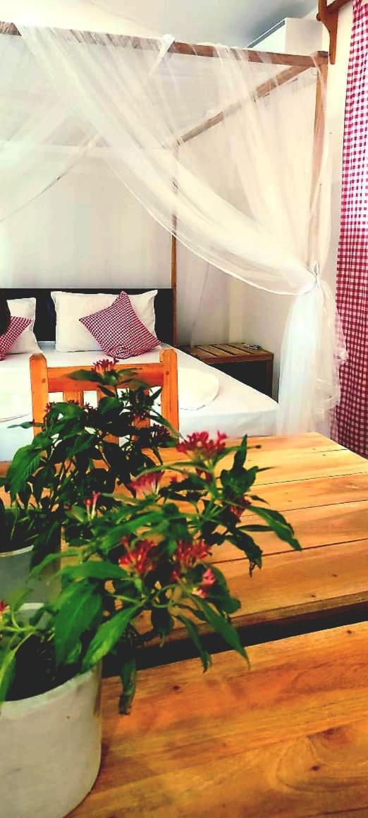 Swiss Kiss Beach Resort Uppuveli Exterior foto
