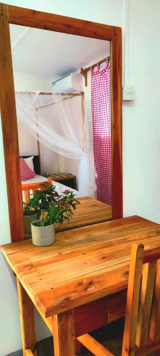 Swiss Kiss Beach Resort Uppuveli Exterior foto