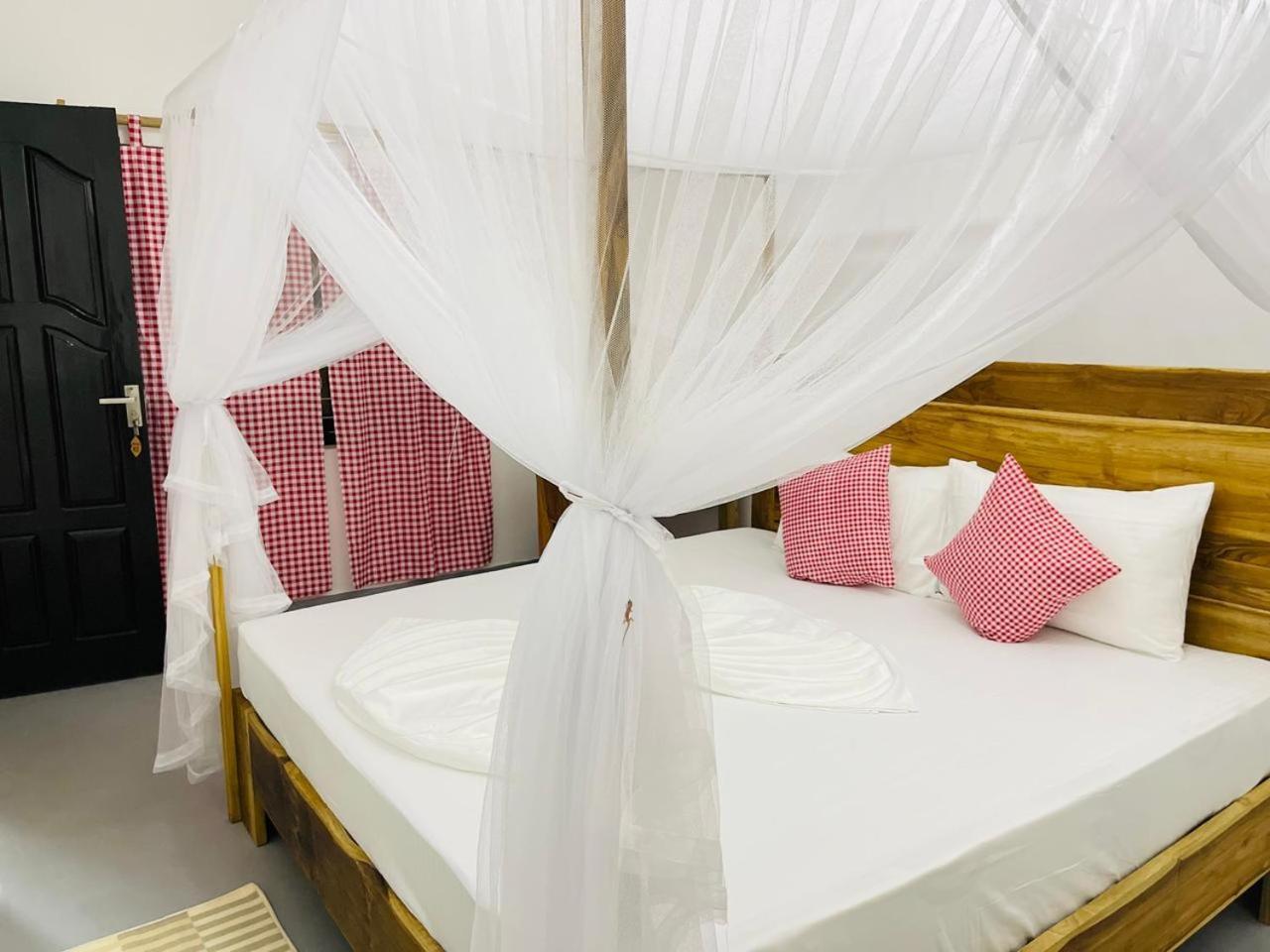 Swiss Kiss Beach Resort Uppuveli Exterior foto